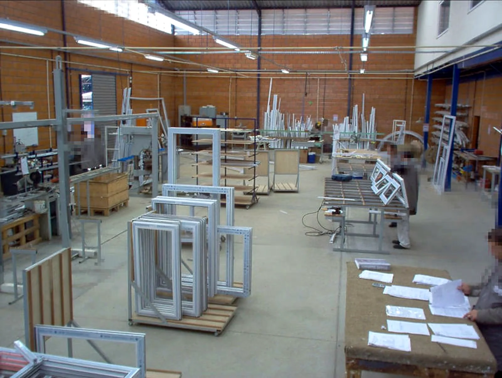 Estrutura produtiva AllSis: fabricação de esquadrias de PVC sob medida